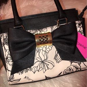 🥀BETSEY JOHNSON FLORAL CROSSBODY🥀